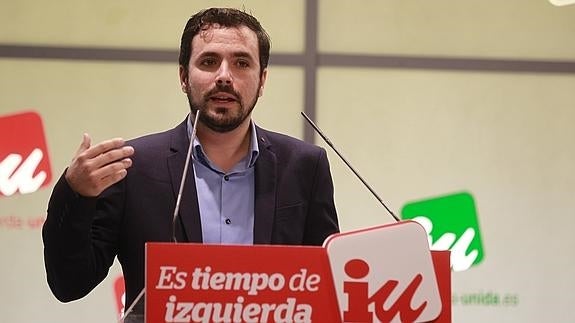 Garzón insiste en la unidad con Podemos y Cayo Lara les acusa de lanzar una «OPA hostil»