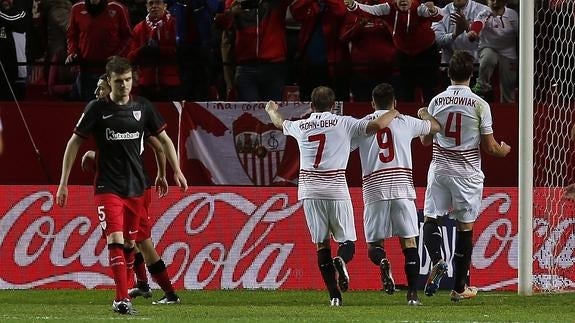 Gameiro conduce la progresión sevillista hacia puestos europeos