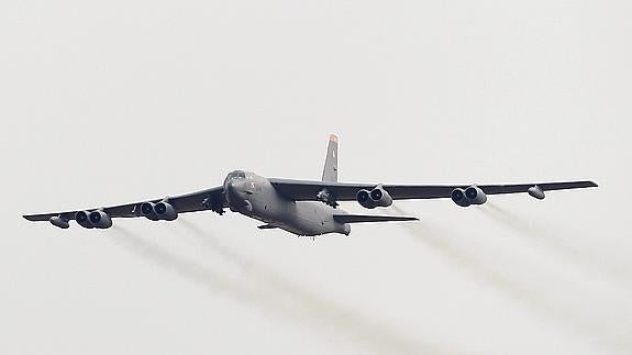 EE UU despliega un B-52 sobre la península coreana tras el test nuclear