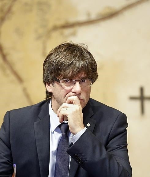 Puigdemont quiere cerrar una reunión con el futuro presidente del Gobierno si hay investidura
