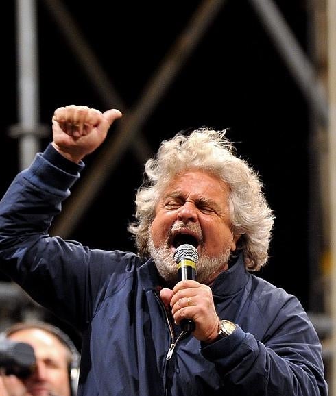 El cómico Beppe Grillo deja la política