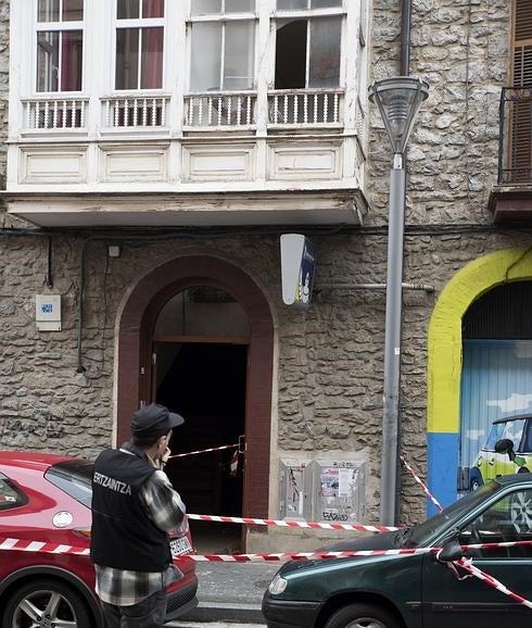 El hombre que tiró a una niña por la ventana en Vitoria fue descubierto abusando de ella