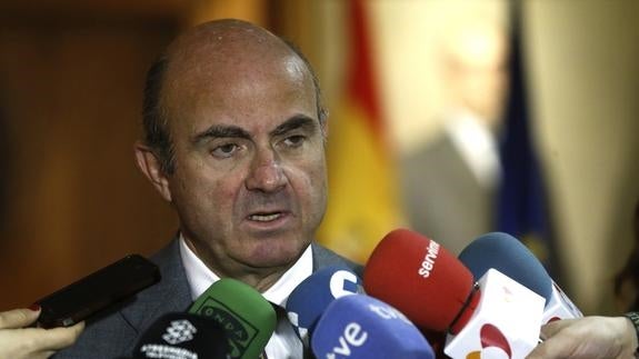 De Guindos, convencido de que España crecerá un 3% este año «salvo debacle»