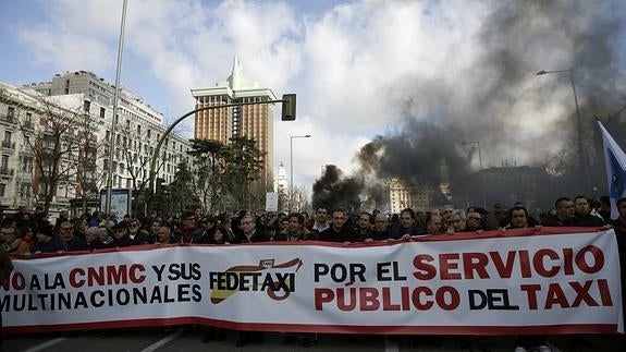 Los taxistas declaran la batalla a la CNMC por «querer acabar con el sector»