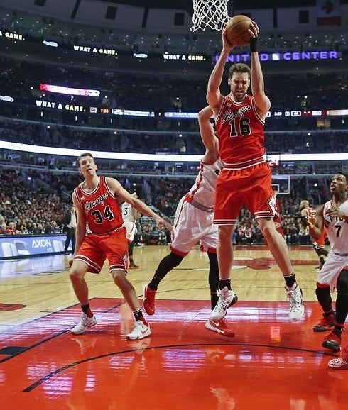 Pau Gasol roza su primer triple doble de la temporada