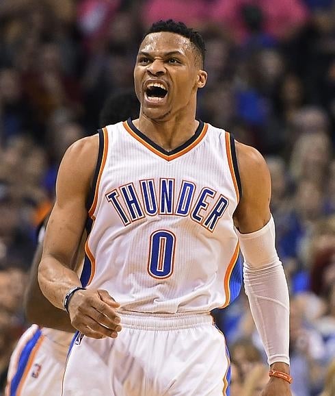 Westbrook dominó con un 'triple-doble' y los Thunder vuelven a ganar