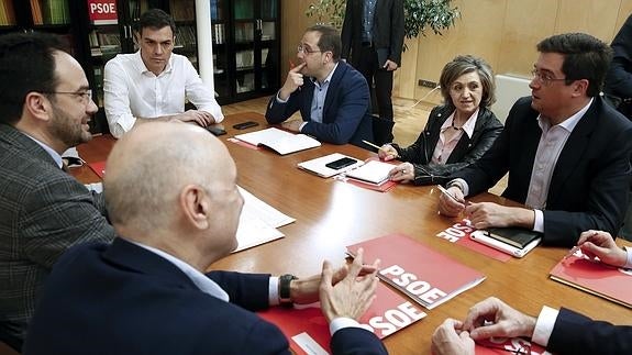 El PSOE intenta abrir una brecha en Podemos tras las declaraciones de Carmena