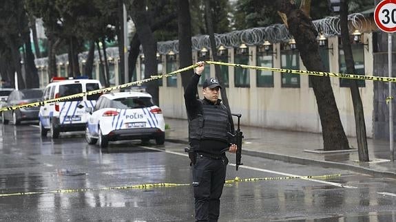 La Policía turca mata a los dos mujeres atrincheradas que atacaron una comisaría