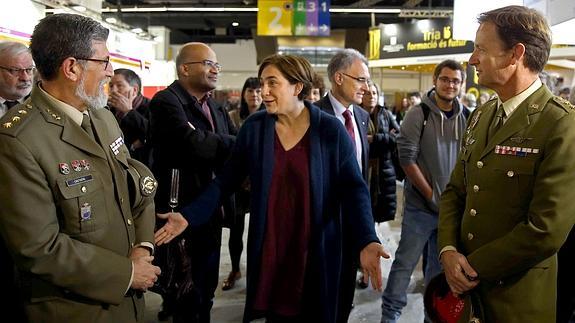 Colau invita al Ejército a marcharse de un salón sobre formación y empleo organizado por el Ayuntamiento y la Generalitat