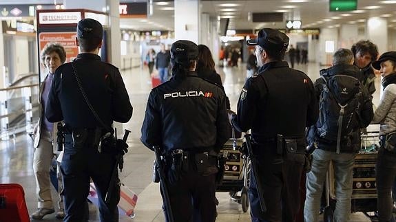 Centenares de policías de incógnito ya vigilan los aeropuertos españoles