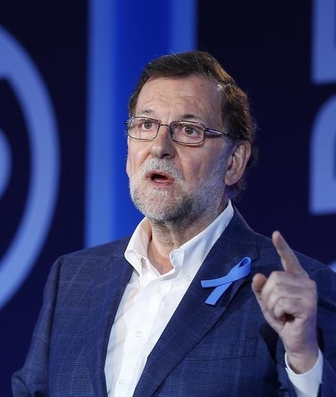 Rajoy reprocha las «comedias de enredo» del resto de partidos y asegura que el PP «no participará en ellas»