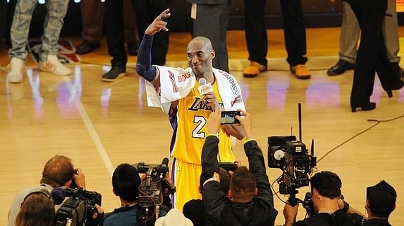 Kobe Bryant se retira con una sensacional actuación de 60 puntos