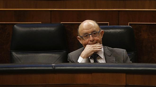 Montoro no cede a las críticas y mantiene el objetivo del déficit autonómico