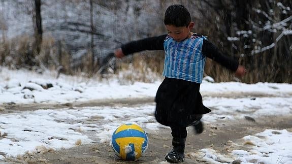 El pequeño 'Messi afgano' huye a Pakistán tras recibir amenazas