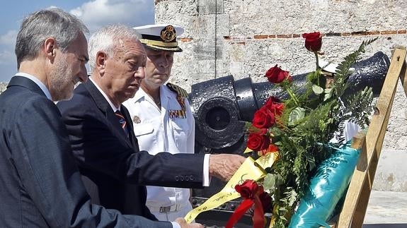 Margallo inicia una visita a Cuba sin saber si le recibirá Raúl Castro