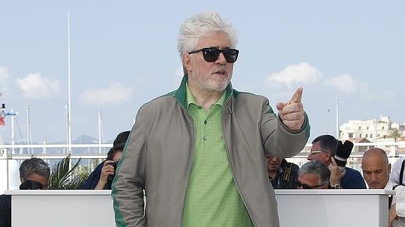 Almodóvar: «Vengo a Cannes para demostrar que no soy una vaca sagrada»