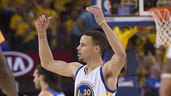 Curry lidera a los Warriors como campeones de liga frente a los Thunder