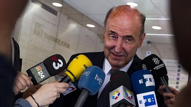 El juez cita como testigos en el caso Ausbanc al abogado de la infanta y a los directivos de Caixa y Sabadell