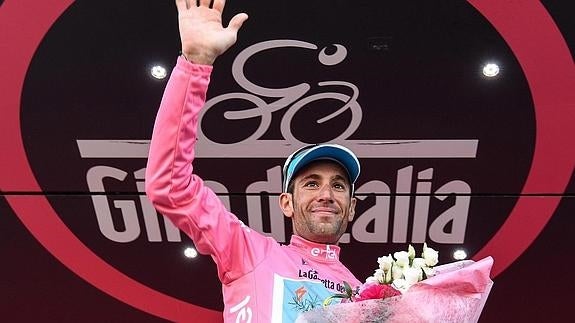 Nibali culmina su remontada para vestir la 'maglia' rosa