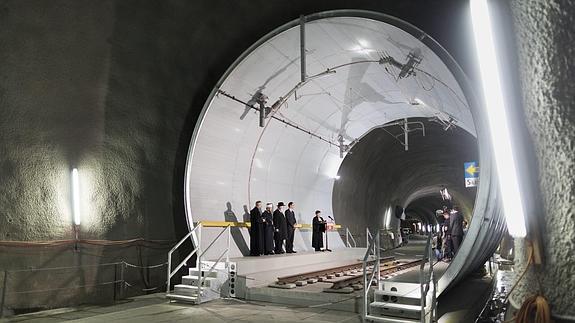 Suiza inaugura el túnel ferroviario más largo del mundo