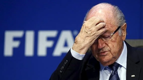 Blatter y dos exdirectivos se repartieron más de 70 millones de euros para «enriquecimiento personal»