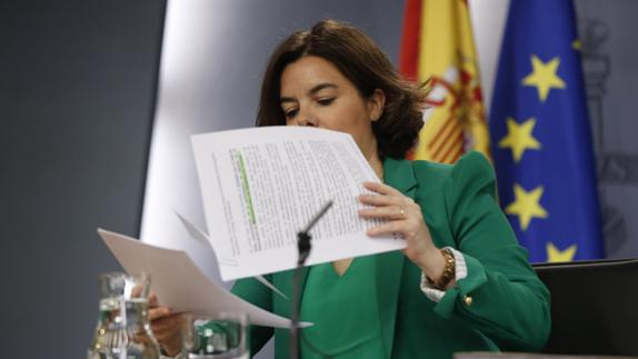 Sáenz de Santamaría llama a los partidos a constituir un Gobierno «estable» tras el 26-J