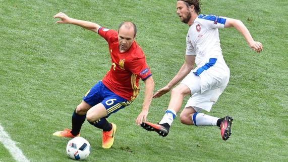 Europa, a los pies de Iniesta