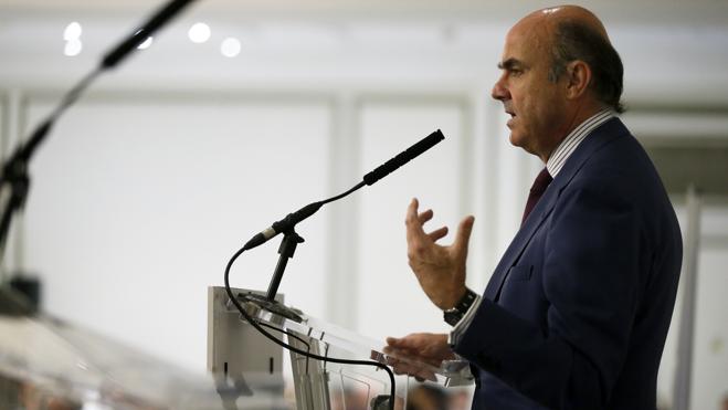 De Guindos: «Un Gobierno de Podemos tendría un impacto negativo en la economía»