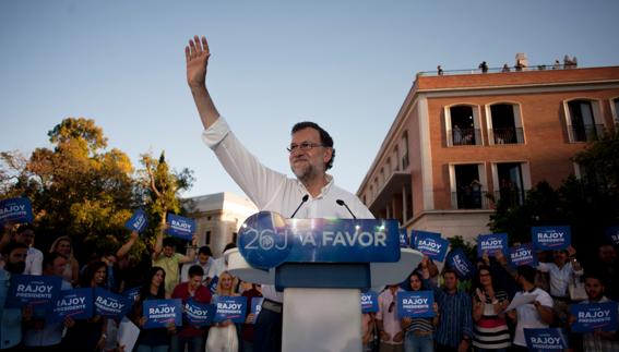 Rajoy extrema la polarización y reclama unir fuerzas contra Podemos