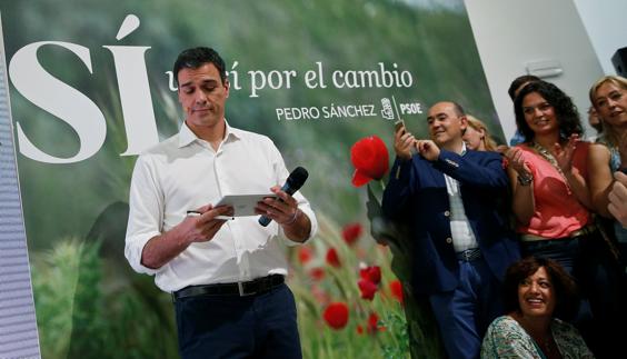 Sánchez pide a Iglesias que tenga «más respeto» al PCE