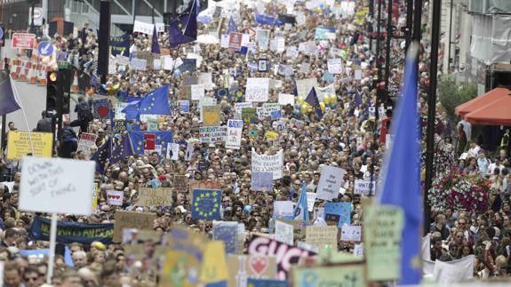 Miles de británicos marchan en Londres contra el 'Brexit'