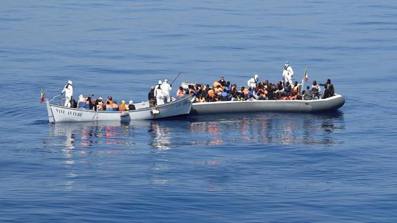 Italia recupera 217 cuerpos de inmigrantes atrapados en un buque que se hundió en 2015