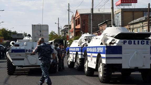 Un grupo armado asalta un edificio de la Policía armenia y toma rehenes