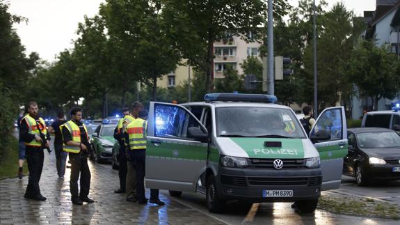 La Policía de Múnich cree que tres atacantes están a la fuga