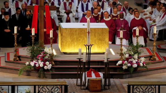 Francia despide al sacerdote asesinado por el Daesh