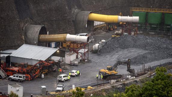 Las reclamaciones por sobrecostes en las obras del AVE disparan un 66% las pérdidas de Adif