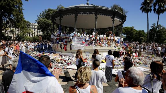 Emotivo homenaje a las víctimas del atentado de Niza