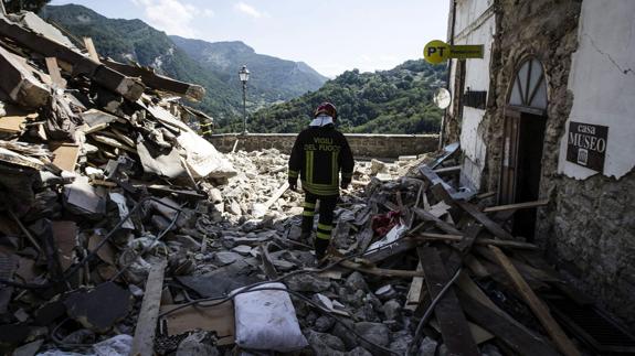 Recuperan otro cadáver en Amatrice una semana después del terremoto