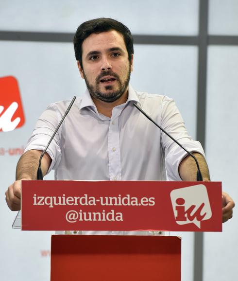 Garzón ofrece apoyo a Sánchez si se compromete con los trabajadores