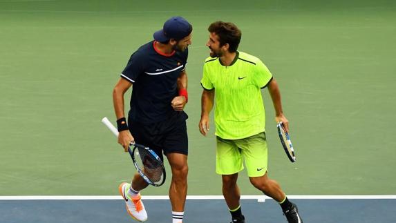 Los López despiden a los Bryan y al estadio Louis Armstrong del US Open