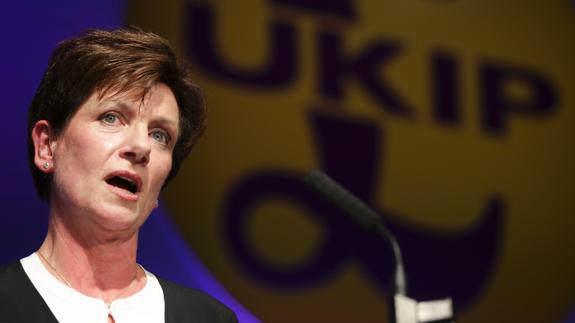 Diane James sustituye a Nigel Farage al frente del UKIP