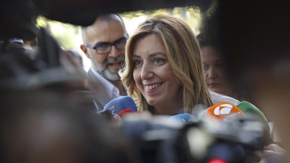 Susana Díaz reitera su convencimiento de la honradez de Chaves y Griñán