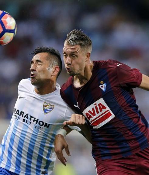 El Málaga reacciona a tiempo ante el Eibar