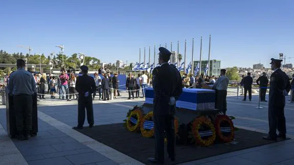 Israel rinde su último tributo a Peres