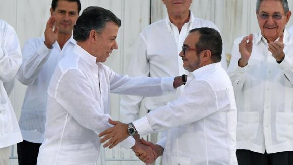 Las FARC, dispuestas a «rectificar» el pacto de paz tras el rechazo de los colombianos