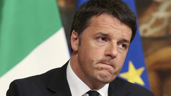 Renzi dice que si pierde el referéndum, no se quedará «aferrado al sillón»