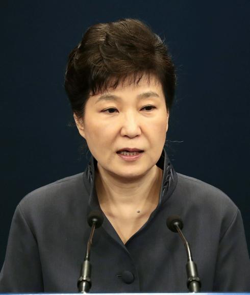 La Fiscalía de Corea del Sur acusa a la presidenta de ser cómplice de su 'Rasputina'