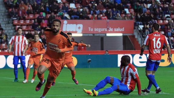 El Eibar hurga en la herida del Sporting