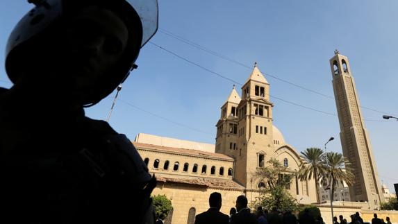 Al menos 23 muertos por una explosión cerca de la catedral copta de El Cairo