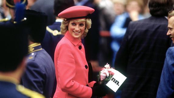 Subastan tres vestidos de Diana de Gales en Londres por 81.547 euros